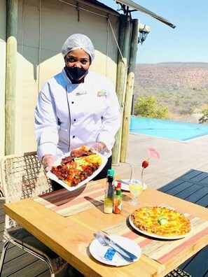 Daily English breakfast for a fee - Goo Moremi Gorge  (Moremi)