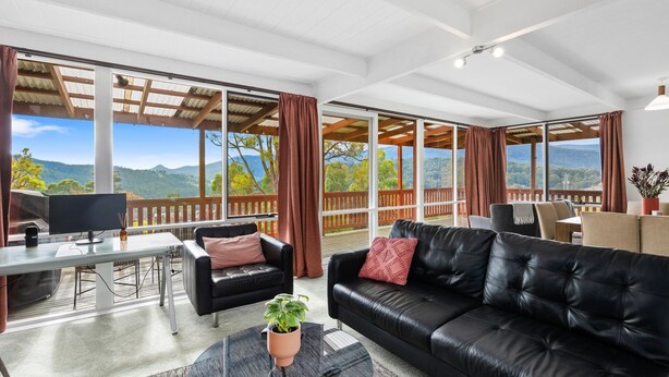TV, fireplace - THE VIEW - MARYSVILLE (Marysville)