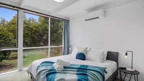 4 bedrooms, travel crib, WiFi, bed sheets - THE VIEW - MARYSVILLE (Marysville)