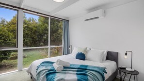 4 bedrooms, WiFi, bed sheets