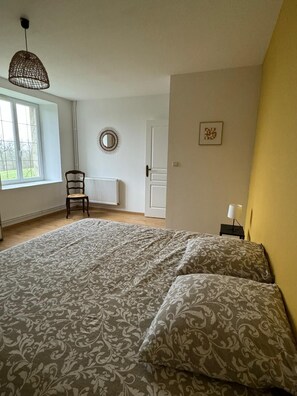 4 Schlafzimmer, Schreibtisch, Bügeleisen/Bügelbrett, kostenloses WLAN