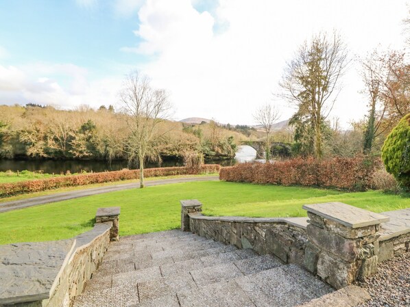 Property grounds - Roughty Bridge View (Kenmare)