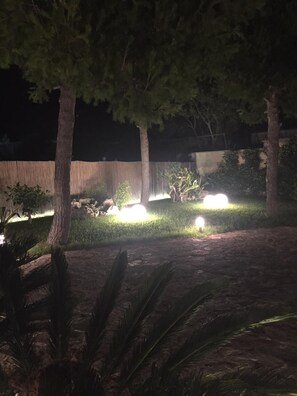 Property grounds - Villa in the green 100 meters from the sea (Torre Lapillo)