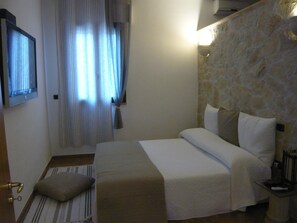 3 bedrooms, iron/ironing board, WiFi, bed sheets - Villa in the green 100 meters from the sea (Torre Lapillo)