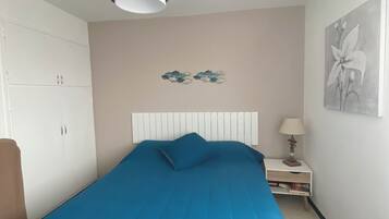 1 chambre, fer et planche à repasser, lit parapluie, draps fournis