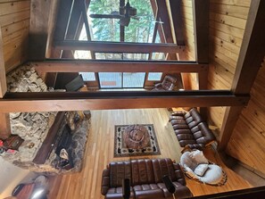 TV, fireplace - 3 bedroom and loft, 2 bath, sleeps 8, Lakefront with private dock DLR#097 (Truckee)