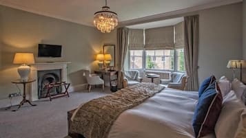 Premium bedding, down comforters, in-room safe, individually decorated