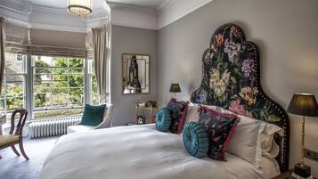 Deluxe Double Room | Peralatan tempat tidur premium, gebar bulu kapas, peti besi dalam bilik