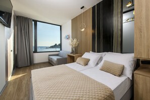 Desk, soundproofing, free WiFi, bed sheets - Via Mare Luxury rooms (Split)