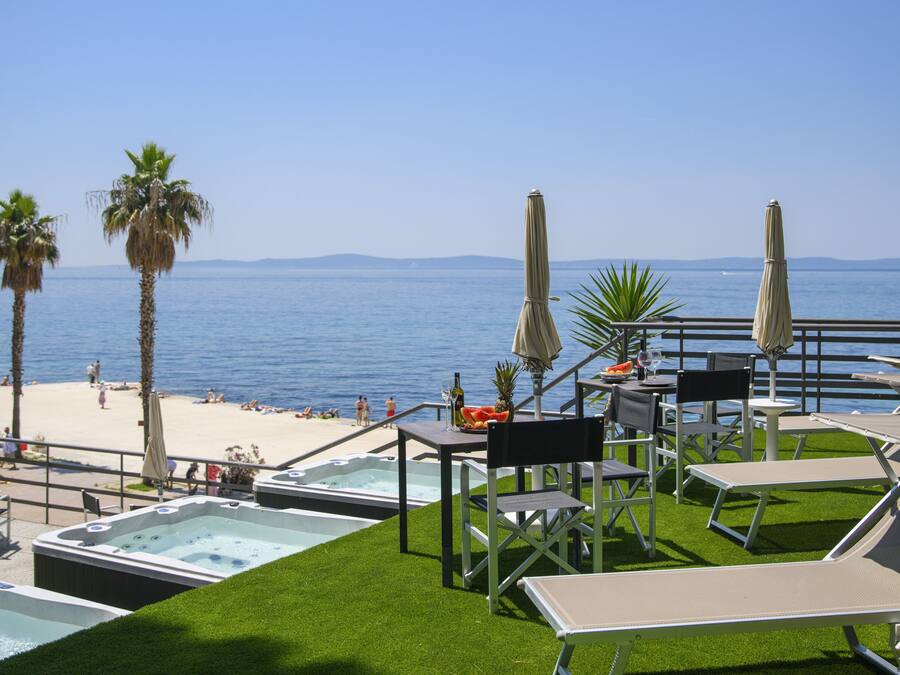 Deluxe Room with Terrace, Sea View and outdoor Jacuzzi | Terrace/patio
