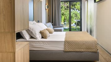 Deluxe Room with Terrace, Sea View and outdoor Jacuzzi | 書桌、隔音、免費無線上網、床單