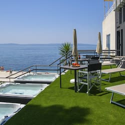 Deluxe Room with Terrace, Sea View and outdoor Jacuzzi | Terrasse/Patio