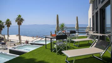 Deluxe Room with Terrace, Sea View and outdoor Jacuzzi | 露台/庭院