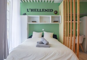 1 habitación, tabla de planchar con plancha, wifi gratis y ropa de cama 