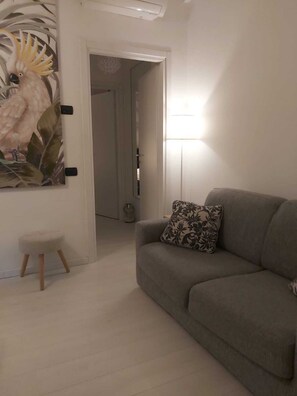 Living area - Apartment in the Roman Theater area, historic center.   (Verona)