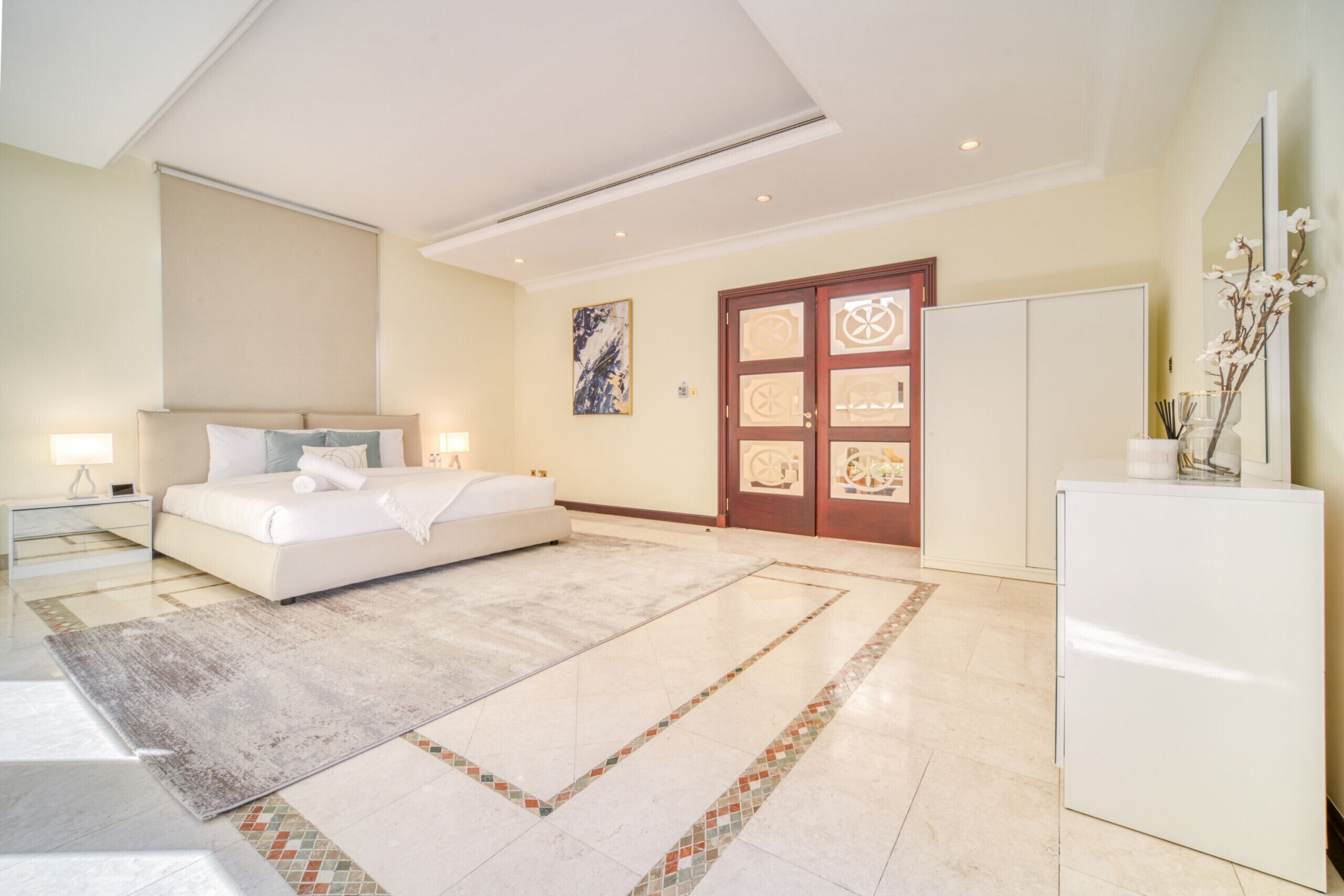 7 habitaciones y caja de seguridad en la habitación 