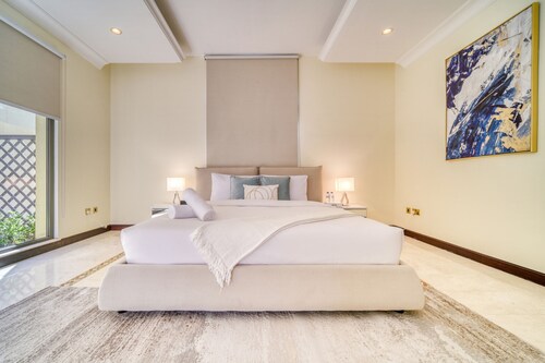 Premier 6BR Villa with Assistant's Room and Private Pool in Frond E Palm Jumeirah by Deluxe Holiday Homes