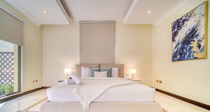Premier 6BR Villa with Assistant's Room and Private Pool in Frond E Palm Jumeirah by Deluxe Holiday Homes