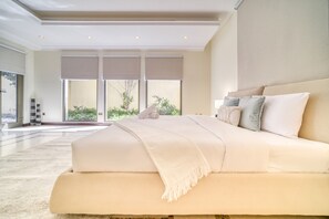 7 bedrooms, in-room safe, iron/ironing board, free WiFi - Premier 6BR Villa with Assistant's Room and Private Pool in Frond E Palm Jumeirah by Deluxe Holiday Homes (Dubai)