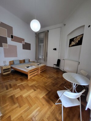 Basic Room | 1 bedroom, free WiFi - Casa Nora Private Rooms (Budapest)