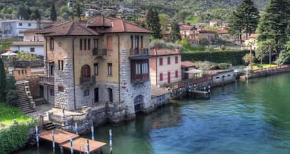 Villa Cecilia - luxurious and elegant liberty lake-front villa