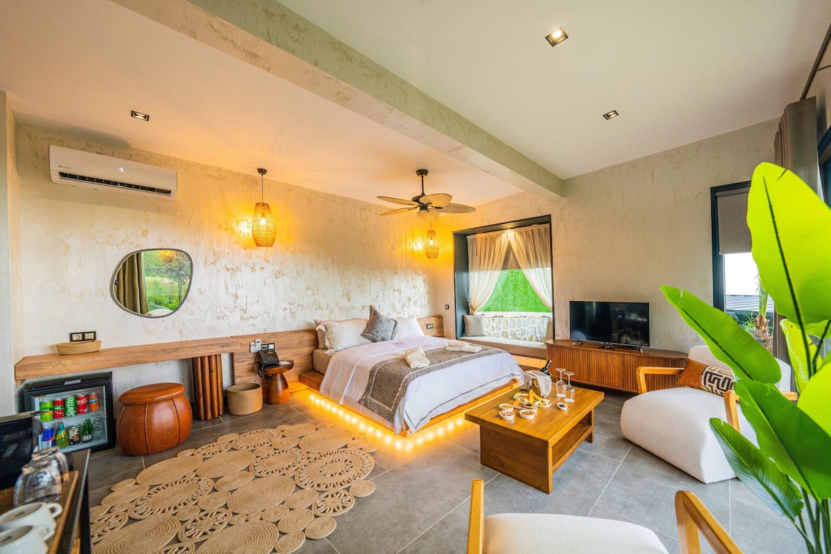Deluxe House, 1 Queen Bed, Non Smoking, Lake View