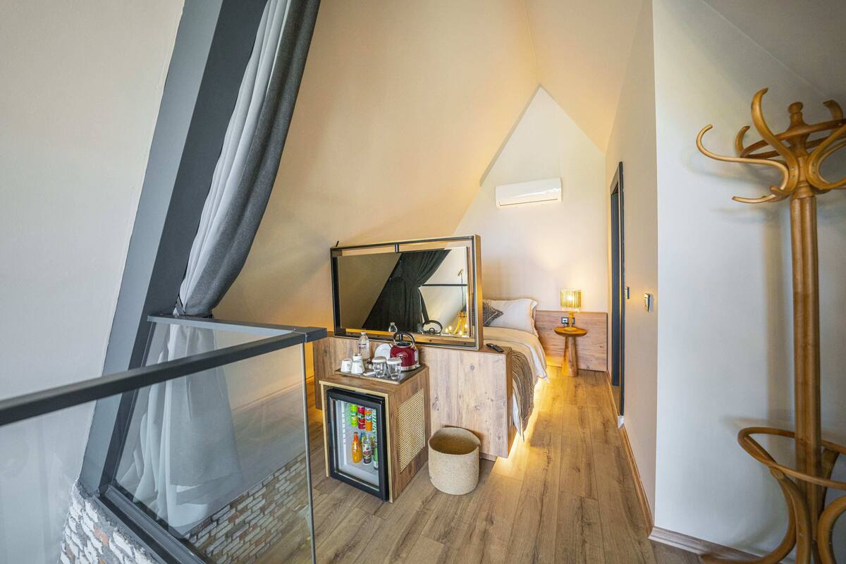 Bungalow – grand | Sengetøy av topp kvalitet, senger med Select Comfort-madrass og minibar
