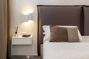 Quarto luxo, 1 cama King e sofá-cama, sacada | 1 quarto, roupas de cama premium, edredons de pluma