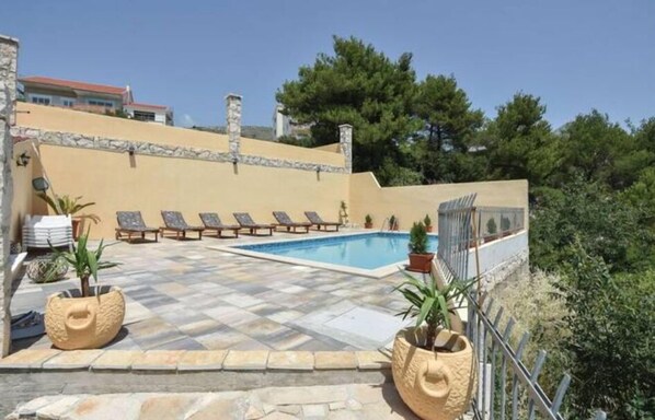 حمّام سباحة خارجي