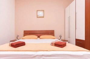 2 Schlafzimmer, Reisekinderbett, kostenloses WLAN, Bettwäsche