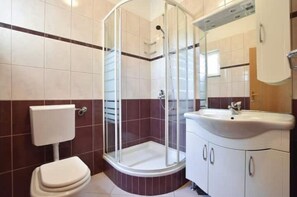 Shower, towels