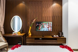 Executive Suite | Premium bedding, Select Comfort beds, minibar, in-room safe - Blubiz Hotel My Dinh - Blubiz Hotel 2 (Hanoi)
