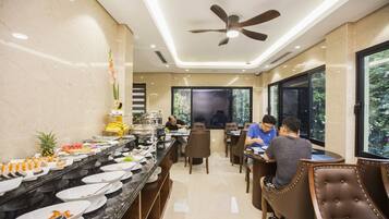 Free daily buffet breakfast