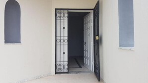 تفاصيل الفندق من الخارج