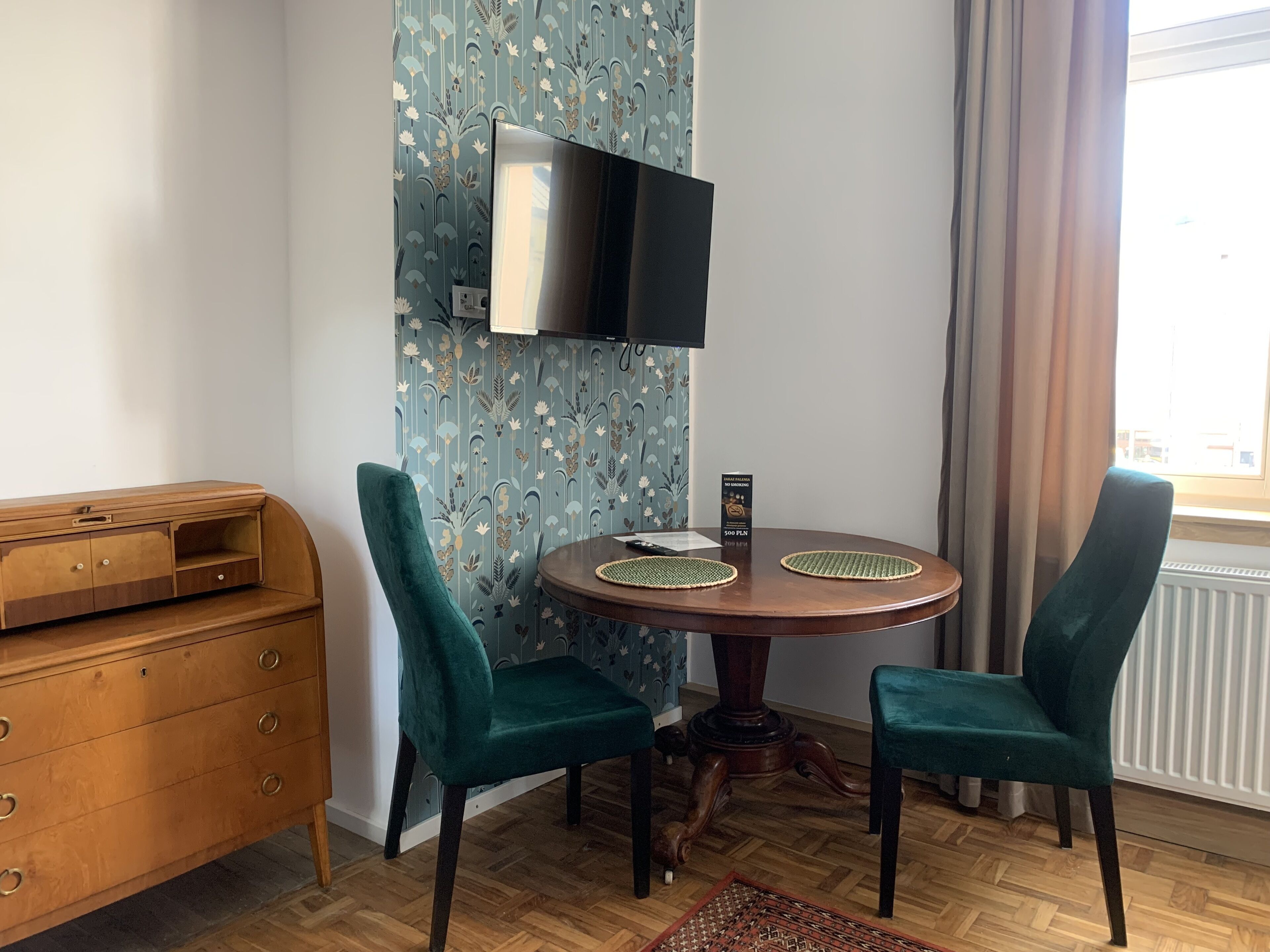 Standard Apartment, 1 King Bed | Living area | Flat-screen TV