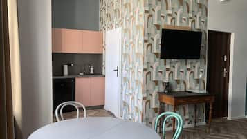 Standard Studio, 1 King Bed | 1 bedroom, individually decorated, individually furnished