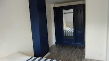 3 slaapkamers, een strijkplank/strijkijzer, reisbedje