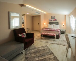 Business Suite | Desk, free WiFi