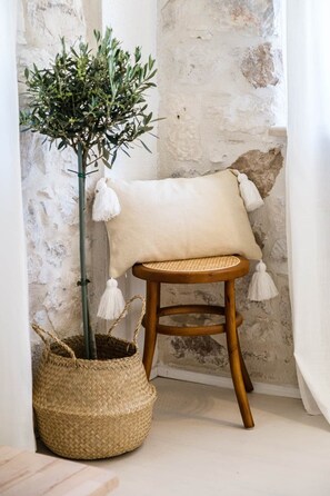 Interior - Stone House Dream (Sutivan)