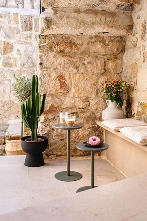 Spa - Stone House Dream (Sutivan)