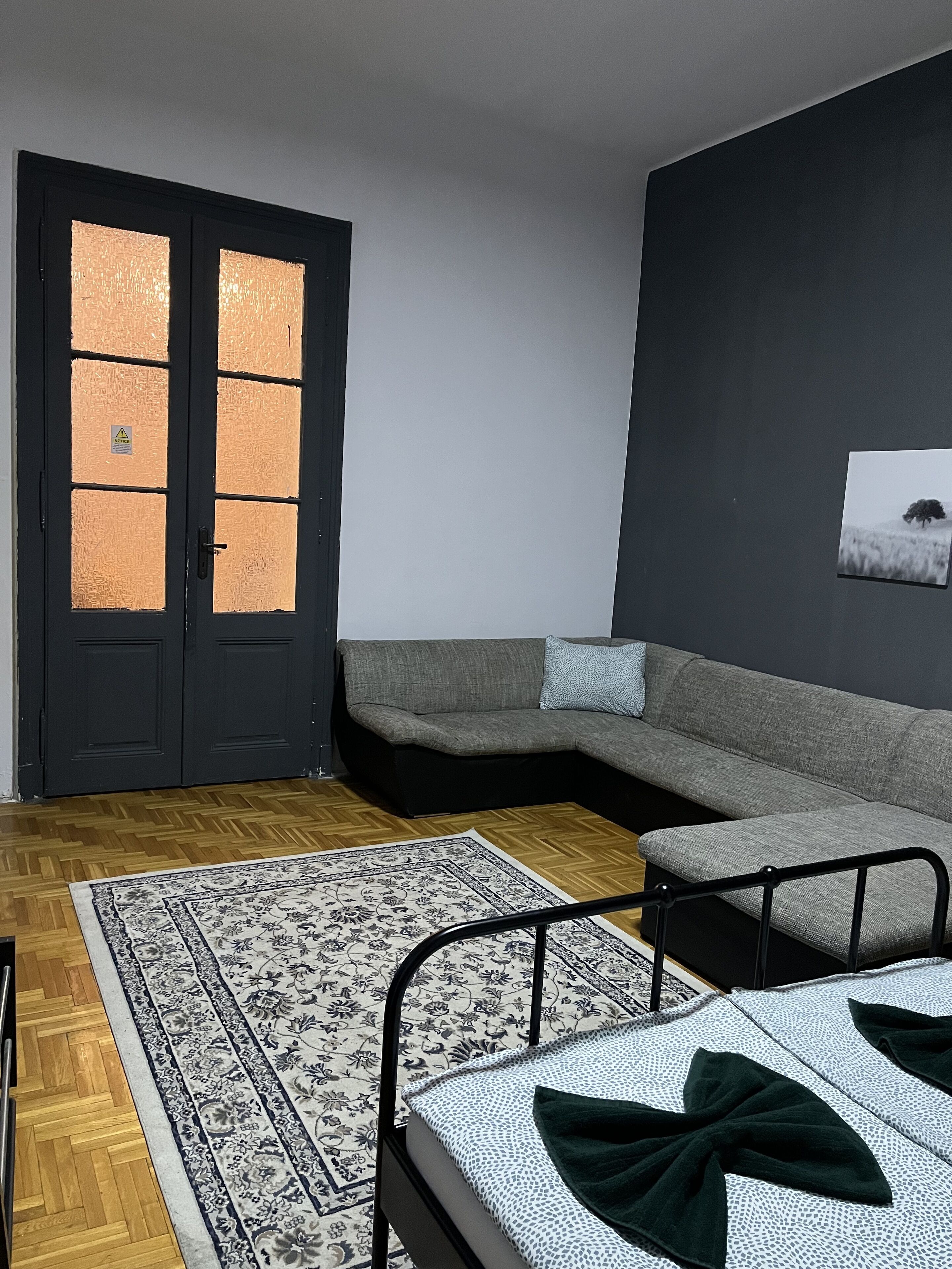 Basic Quadruple Room | Meja 