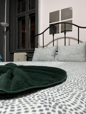 Habitación cuádruple básica | Escritorio 