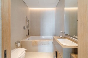 Premium Apartment, 1 Bedroom, Non Smoking, Marina View | Bathroom | Free toiletries, hair dryer, bidet, towels - EDEN'S Homes & Villas - ADDRESS BEACH Residences JBR (Dubai)