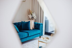 Premium Apartment, 1 Bedroom, Non Smoking, Marina View | Living area