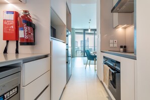 Departamento Premium, 1 habitación, para no fumadores, vista a la marina | Cocina privada | Refrigerador con congelador, microondas, horno y parrilla de estufa 