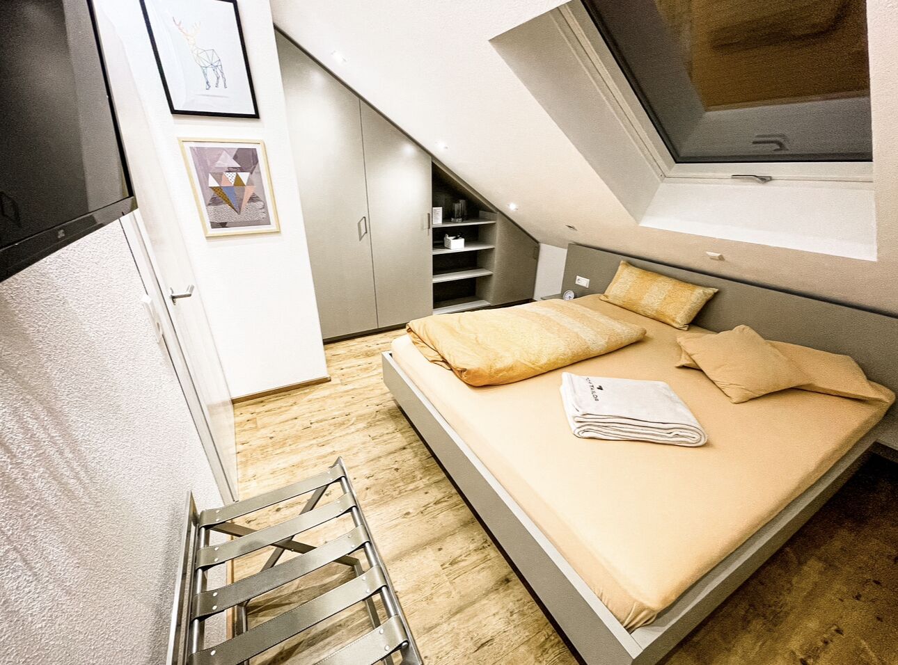 1 多间卧室、熨斗/熨衣板、WiFi、床单