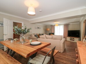 Dining - The Blue Cottage (Portland)