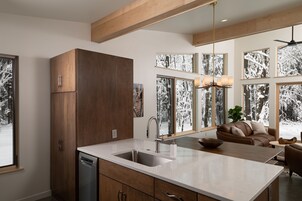 Romantic Villa | Private kitchen | Full-size fridge, microwave, oven, stovetop