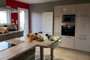 Micro-ondes, four, plaque de cuisson, lave-vaisselle