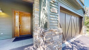 Exterior detail - Snowcreek Resort Vacation Rental 1501 (Mammoth Lakes)